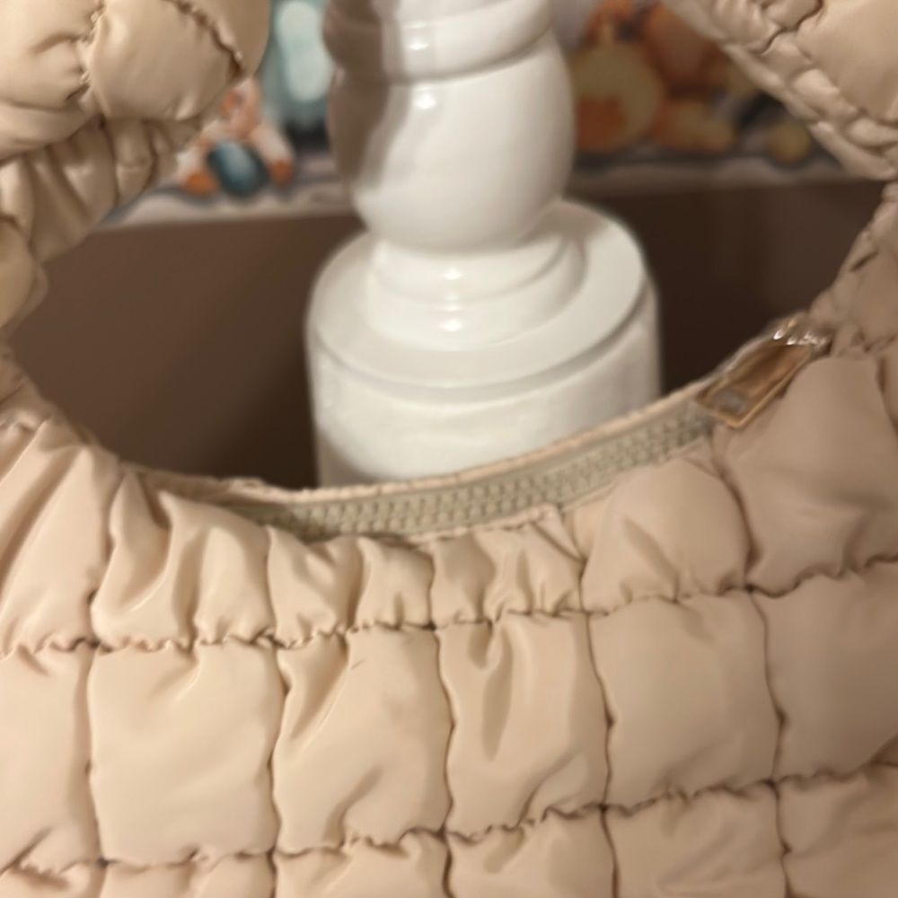 Urban Expressions Quilted Cream Shoulder Bag NWT - Picture 5 of 7